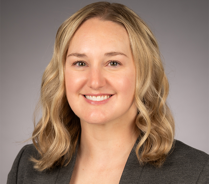 Dr. Sara Straesser